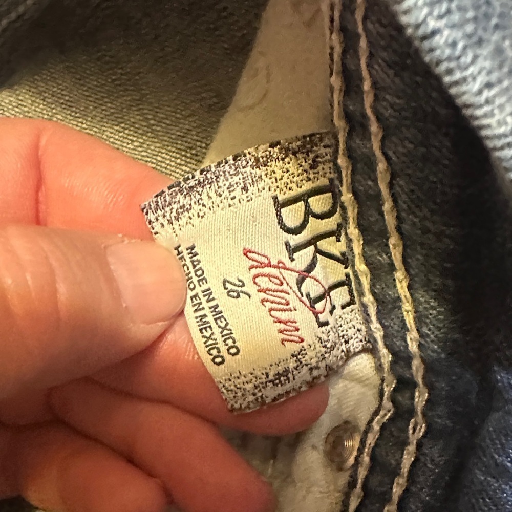 763.   BKE Starlite Blue Cropped Jeans with White Stitching size 26 - Picture 4 of 11